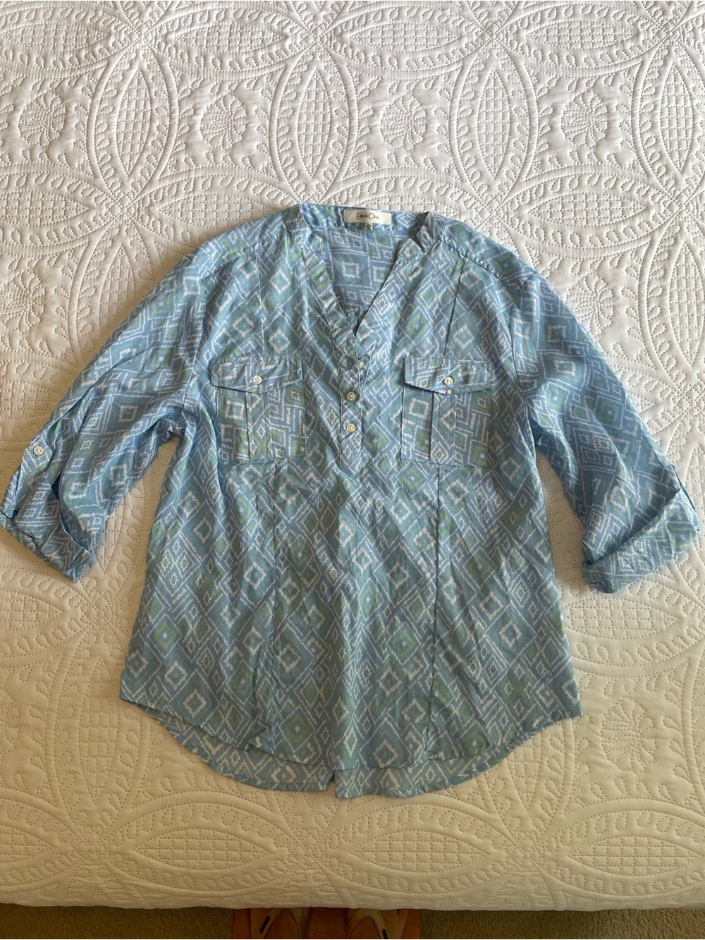 Eden & Olivia Light Blue Geometric V-Neck Tunic with Green Accents - Picture 6 of 14